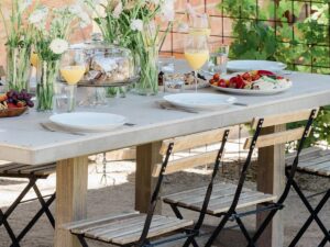ultimate plastic dinnerware and tableware shopping guide for everyday, indoor and outdoor dining